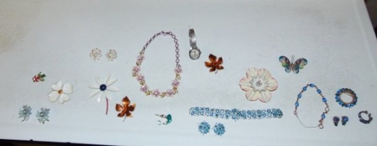 Vtg Jewelry Lot: Mostly Enameled Jewelry, A Matching Set Of Jewelry W/ Blue Stones & A