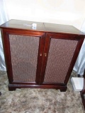 Vtg Mid Century Magnificent Magnavox Phonograph & A M / F M Radio Console