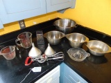 Nice Kitchen Utensil Lot: 3 Stainless Mixing Bowls, Stainless Collander,