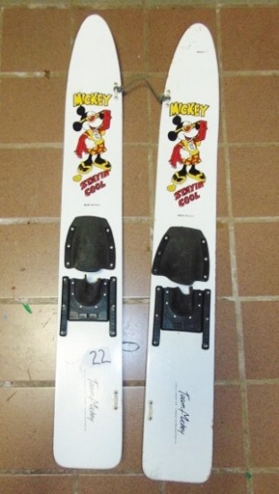 Cypress Gardens Team Mickey " Mickey Stayin Cool " Child's Water Skis