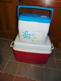 Rubber Maid Cooler & A Coleman Cooler W/ Bale Handle ( Local Pick Up Only)