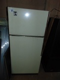 General Electric 15 Cubic Foot Refrigerator Freezer - Local Pick Up Only