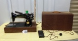 Vtg Early 1950s Cast Iron Sewing Machine By Elite Sewing Machine Corp.