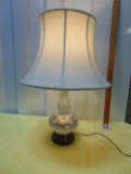 Vtg Opalescent Glass & Brass Table Lamp W/ Gold Designs