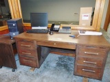 Nice Office Desk W/ Rolling Side Table (plant) Local Pick Up Only