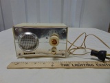 Vtg 1950s Kingston 5 Tube A M Table Radio