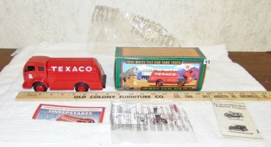 N I B Vtg Texaco 1949 White Tilt Cab Tank Truck Locking Bank W/ Key By Ertl