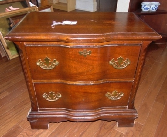 Vtg 2 Drawer End Table W/ Dovetailed Drawers (local Pick Up Only )