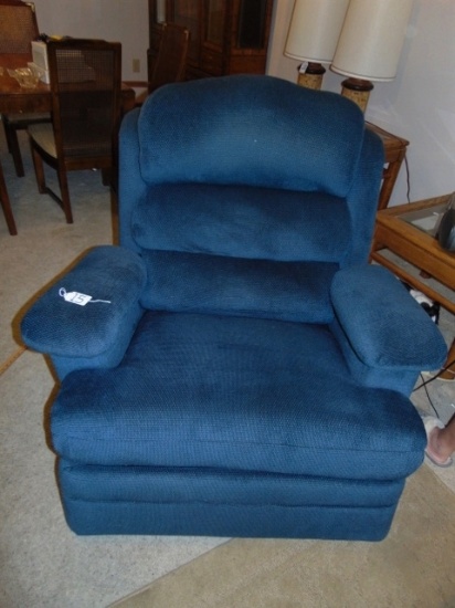 Nice Motorized Massage Recliner W/ Dual Massage Action ( Local Pick Up Only )