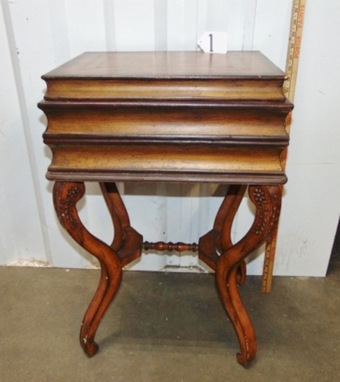 Very Nice Accent Table W/ Lift Top Storage Area