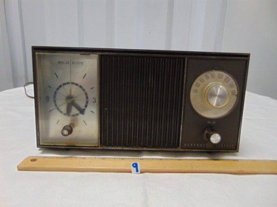 Vtg General Electric Clock Radio