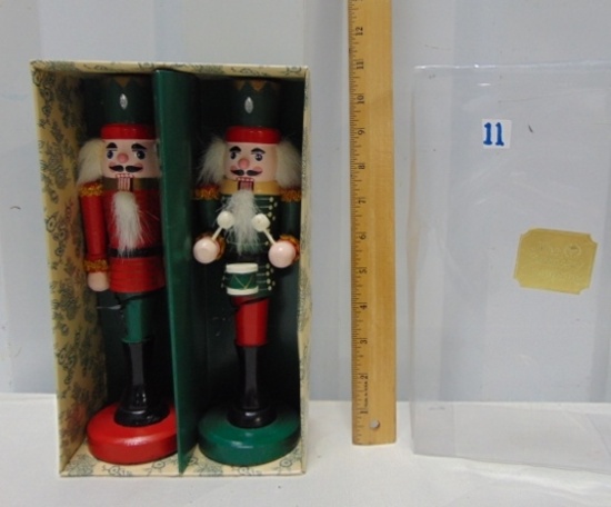 2 Pack Of Green & Red Soldier Nutcrackers From The Bombay Co.