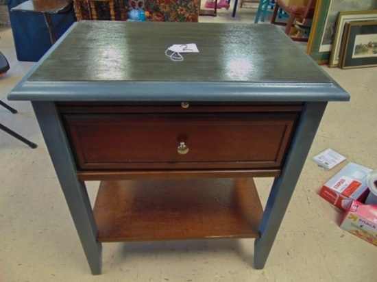 Very Nice End Table W/ Pull Out Writing Shelf, Drawer & Under Storage (local Pick Up Only)