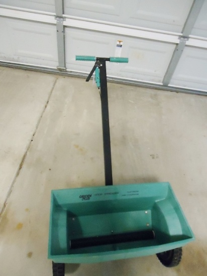 Lawn Spreader In Excellent Condition ( Local Pick Up Only )