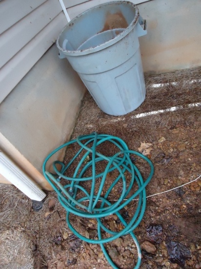 Rubbermaid Trash Can With No Lid And A Garden Hose ( Local Pick Up Only )