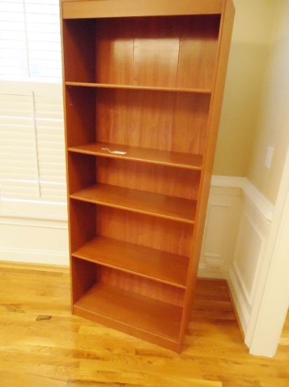 Tall Bookcase With 5 Shelfs Excellent Condition ( Local Pick Up Only )