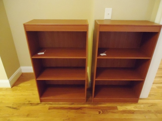 2 Matching Short Bookcases With 3 Shelfs Each ( Local Pick Up Only )