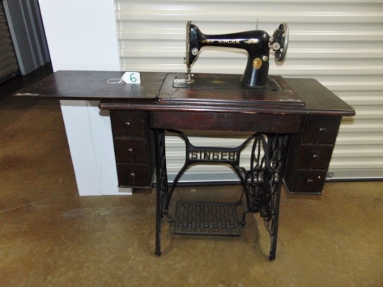 Vtg 1927 Singer Treadle Sewing Machine (LOCAL PICK UP ONLY)