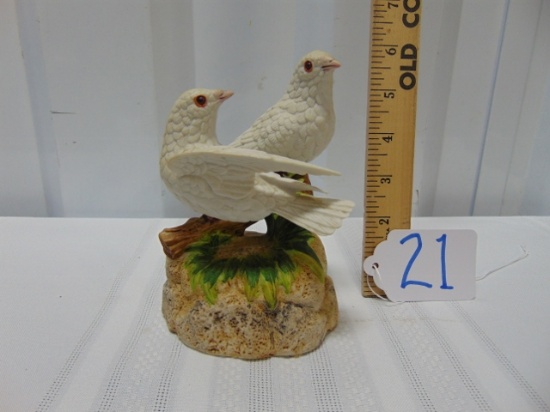 Porcelain Love Birds Music Box, Made In Japan For Gift World Of Gorham