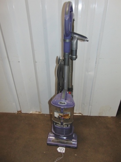 Shark Navagator Lift Away Anti Allergen Vacuum Cleaner (LOCAL PICK UP ONLY