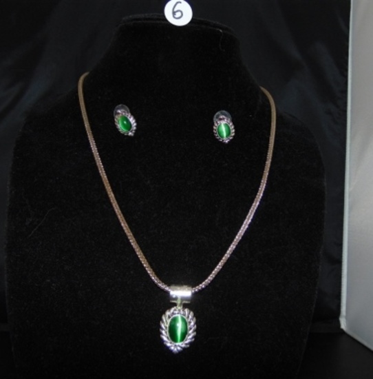 Beautiful Silver Tone Necklace & Earrings Set W/ Bright Green Gemstone