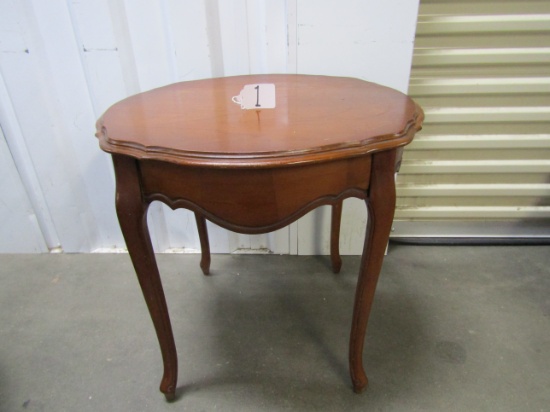 Vtg Mid Century Solid Wood End / Accent Table