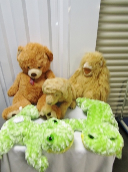 Lot Of 5 Large Plush Toys And The Dog Is Animated