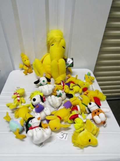Large Lot Of Peanuts Woodstock & Snoopy Plush Toys