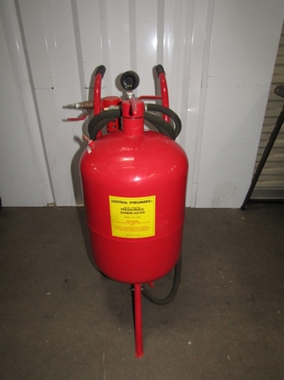 Gently Used Central Pneumatic 40 Lb. Pressurized Sandblaster ( Local Pick Up Only )