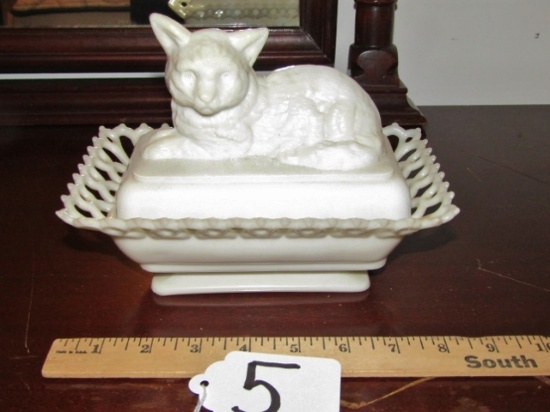 Vtg Westmoreland Milk Glass Dish W/ Cat Lid And Reticulated Rim