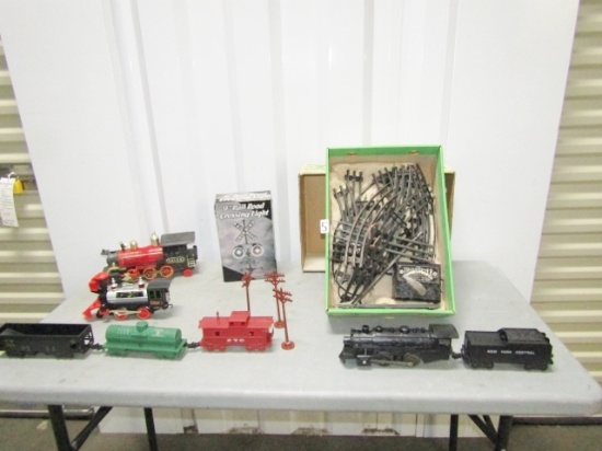 Vtg Marx Trains, Track And Transformer And 2 Other Engines And Cars