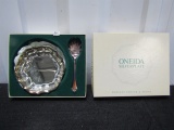 Oneida Silverplate Hostess Server And Spoon