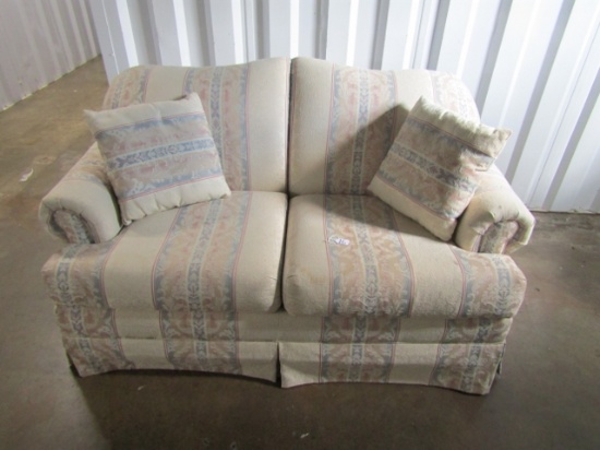 Bassett Love Seat W/ 2 Matching Pillows   LOCAL PICK UP ONLY