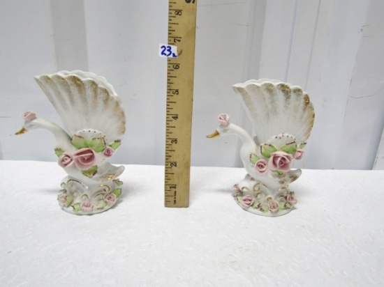 Vtg Matching Pair Of Porcelain Hand Painted Swan Vases
