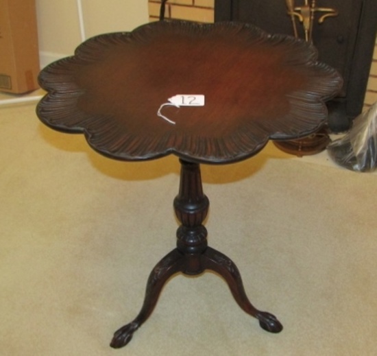Vtg Mahogany Pie Crust Tilt Top Table (LOCAL PICK UP ONLY)