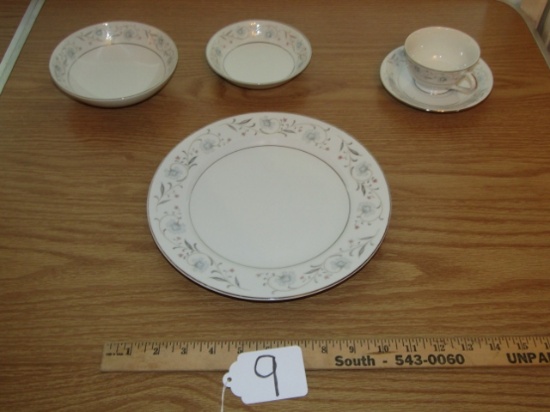 Service For 8 Minus 4 Soup Bowls Of English Garden China