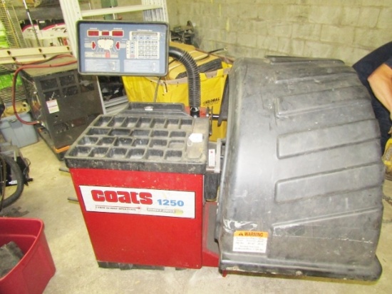 Coats 1250 Tire Balance Machine (Local Pick Up Only)