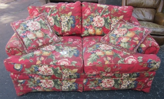 Nice Vtg Floral Upholstered Love Seat W/ 2 Matching Cushions (NO SHIPPING)