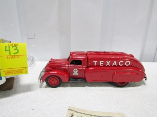 N I B 1993 Ertl Texaco 1939 Dodge Airflow Tanker Bank