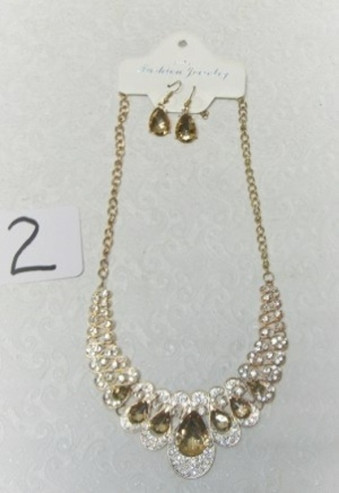 New Gold Tone Fashion Jewelry Necklace W/ Matching Earrings