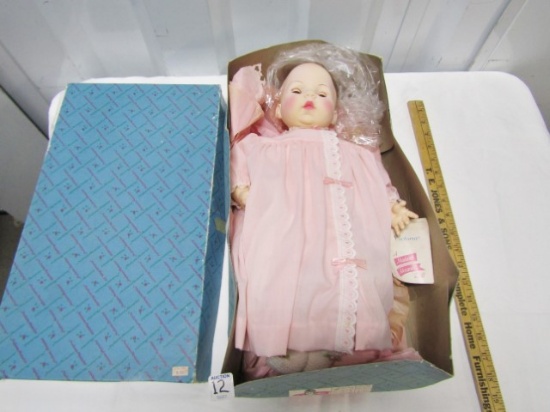 Vtg 1966 Madame Alexander Doll In Original Clothing And Box "Victoria " #5746