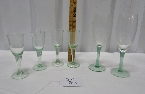 4 Light Green To Clear Cordial Glasses And 2 Matching Champagne Flutes