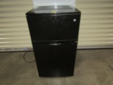 Very Nice Dorm Or Room Sized G E Refrigerator with Freezer (LOCAL PICK UP ONLY)