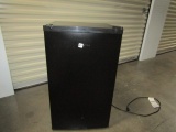 Small Upright Refrigerator W/ Small Freezer Area  (LOCAL PICK UP ONLY)
