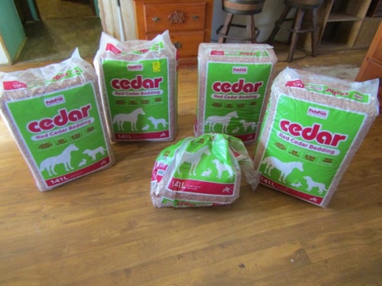 4 New Bags Of Red Cedar Bedding 5 Cu Ft Each And One Partial Bag (LOCAL PICK UP ONLY)