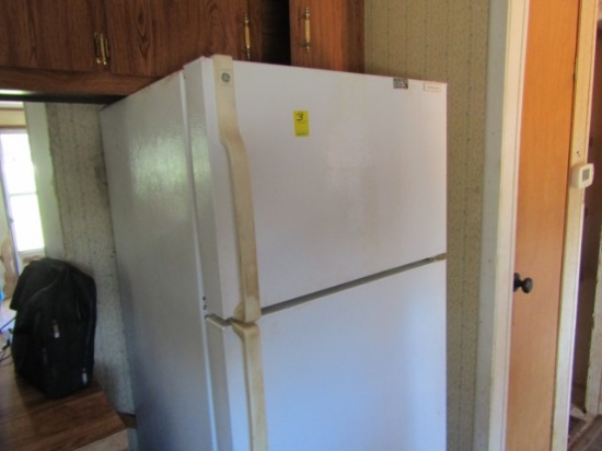 Ge Refridgerator W/ Maunel Purchased 12-4-2000 (LOCAL PICK UP ONLY)