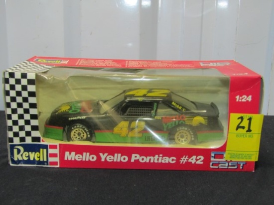 N I B Vtg 1991 Kyle Petty #42 Mello Yello Diecast Race Car