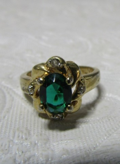 14 Karat Gold Plated Ladies Ring W/ Green Gemstone And 4 Rhinestones Or Diamonds