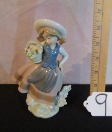 Vtg 1981 Lladro 5221 " Sweet Scent " Porcelain Figurine