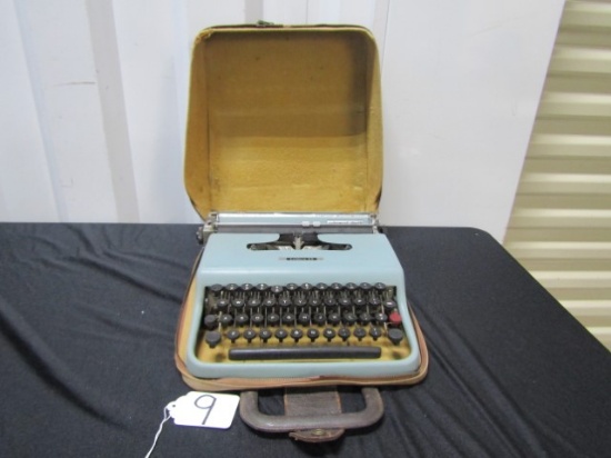 Vtg Underwood Olivetti Lettera 22 Portable Manual Typewriter W/ Case